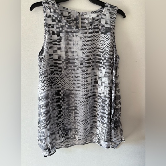Fever Black and White Geometric Print Double Layered Swing Top Sz XL - Picture 1 of 5